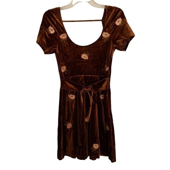 Honey Belle Midnight Reveries Brown Floral Velvet Short Sleeve Corset Dress - Picture 6 of 14